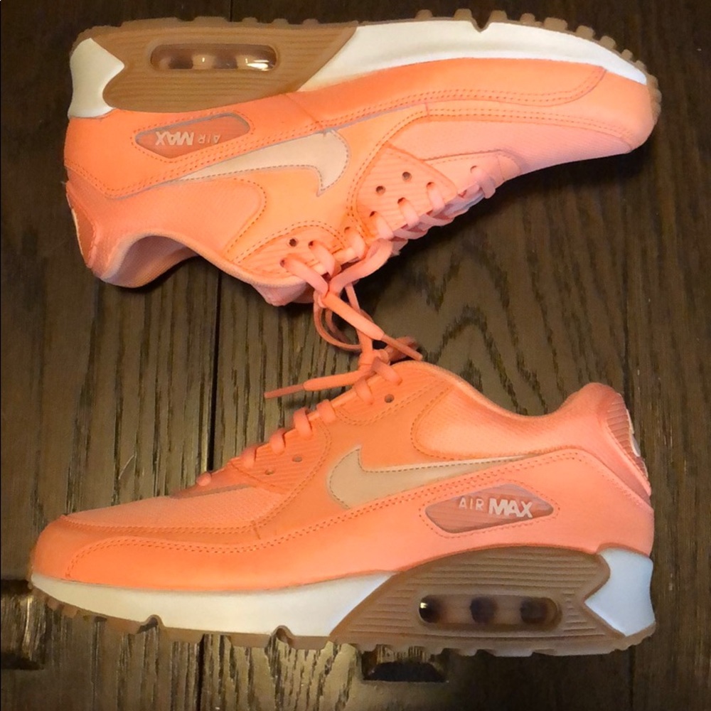 Nike Airmax 90 women’s size 8 coral. NWOT